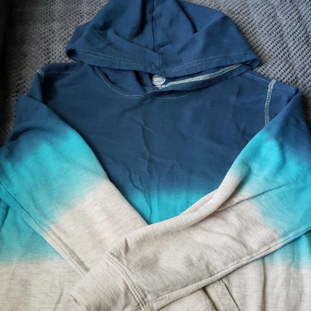 Pull over sweater
